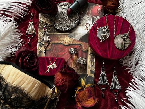 Vintage Glamour: Channeling Old Hollywood With the Allure of Vintage-Inspired Jewelry