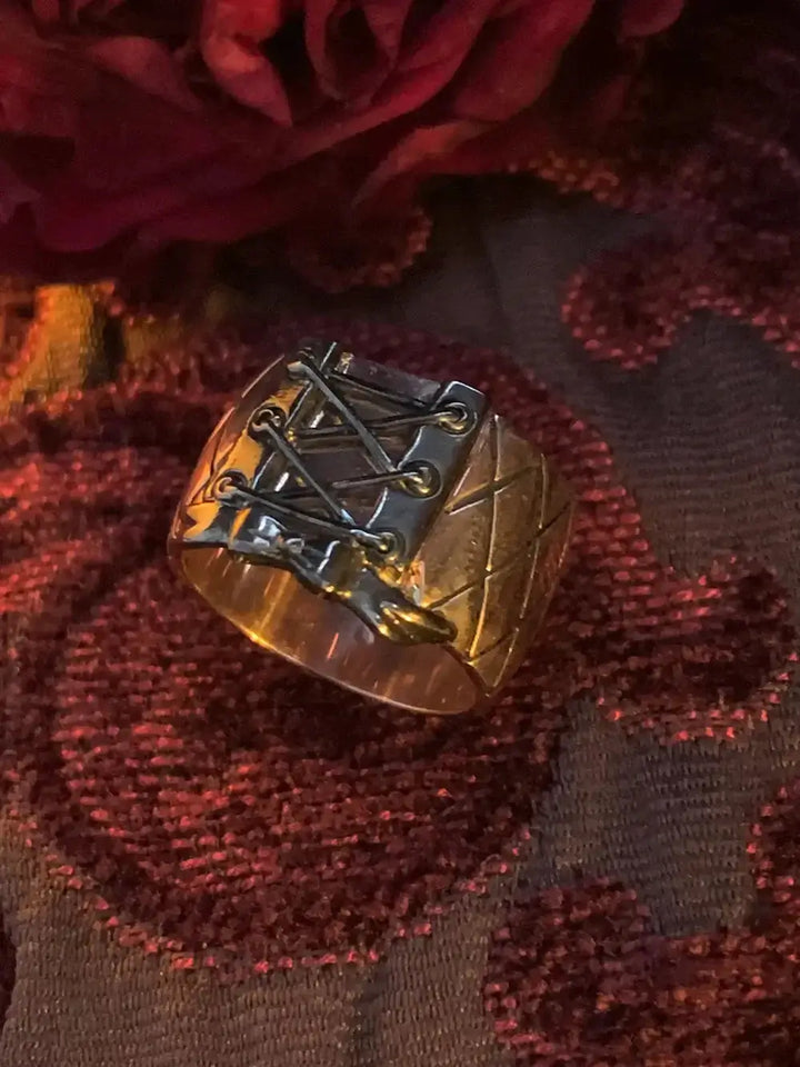 A WHITE GOLD corset ring that adds style to your finger