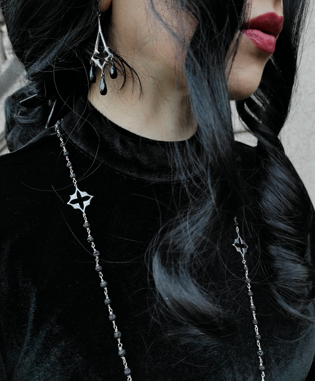 Dark Glamour: Top 7 powerful reasons gothic jewelry becomes her voice