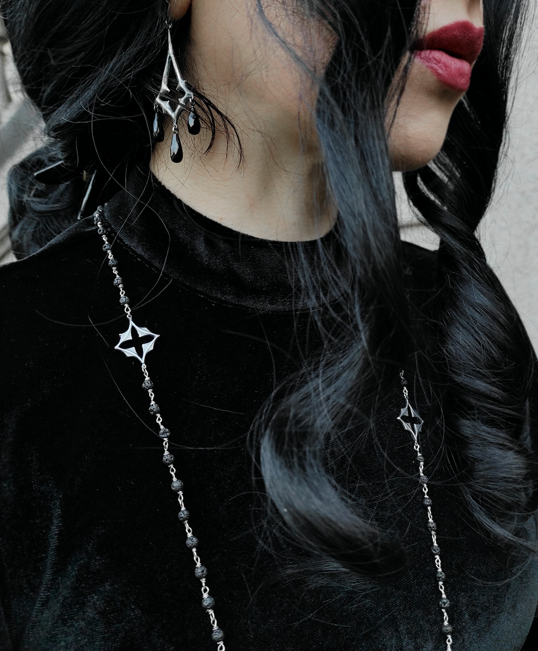 Dark Glamour: Top 7 powerful reasons gothic jewelry becomes her voice