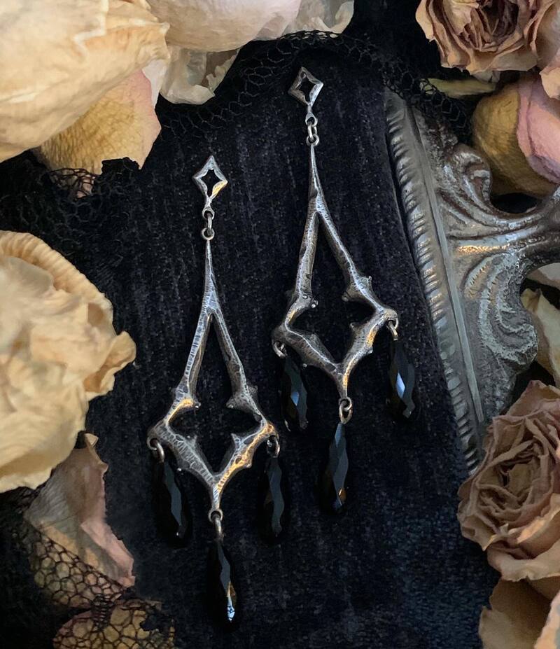 Gothic Earrings: Unveiling a New Dimension in Elegance and Style