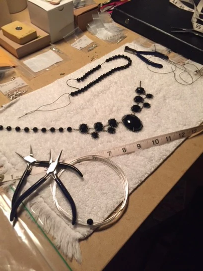 Handcrafted vs. Mass-Produced Jewelry: Individuality and Quality in Adornment