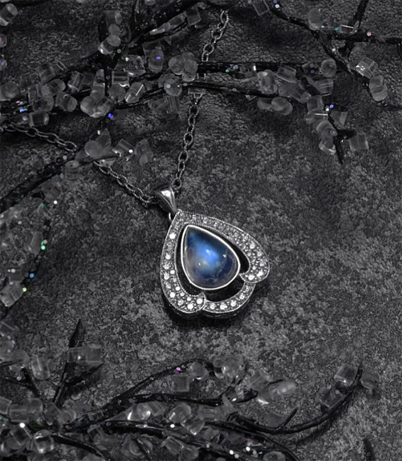 Moonstone Jewelry: A Glittering Tapestry of History, Symbolism, and Elegant Style