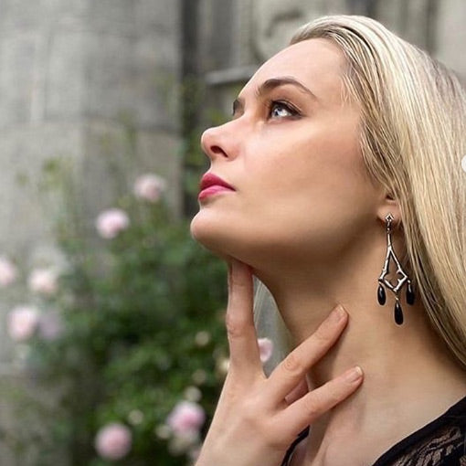 The Influence of Eras in the Creation of Gothic and Vintage-Inspired Jewelry